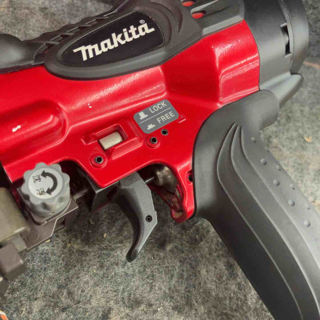 ★マキタ(makita) 高圧フロアタッカ AT1150HA【鴻巣店】