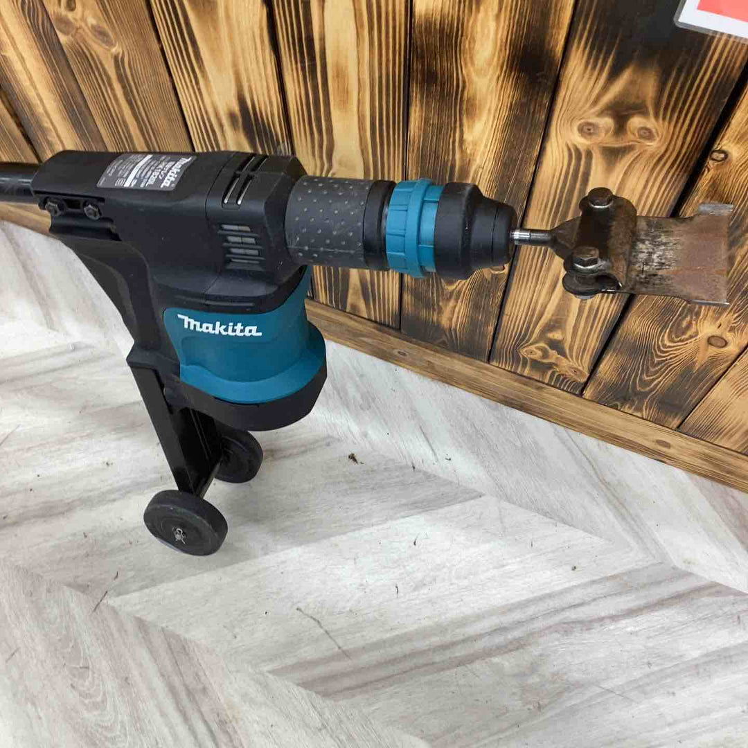 マキタ(makita) 電動ケレン ロングハンドルタイプ HK1820L立ったまま タイル モルタル 外壁塗装 Pタイル クッションフロア 剥離 目地おとし コンクリート【越谷店】