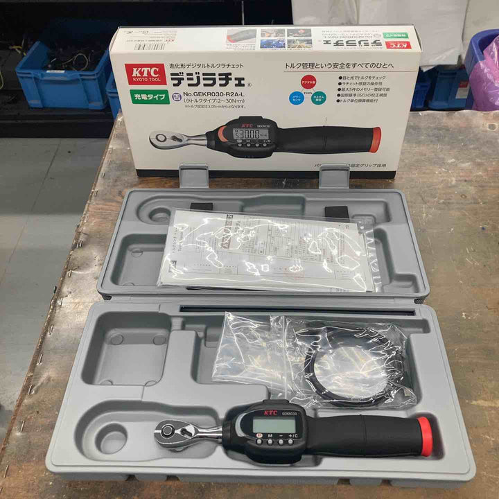 ▼京都機械工具 ＫＴＣ ６．３ＳＱ 充電式 デジタルトルクレンチ デジラチェ トルク範囲２－３０Ｎｍ ケース（大）付 GEKR030-R2A-L【戸田店】