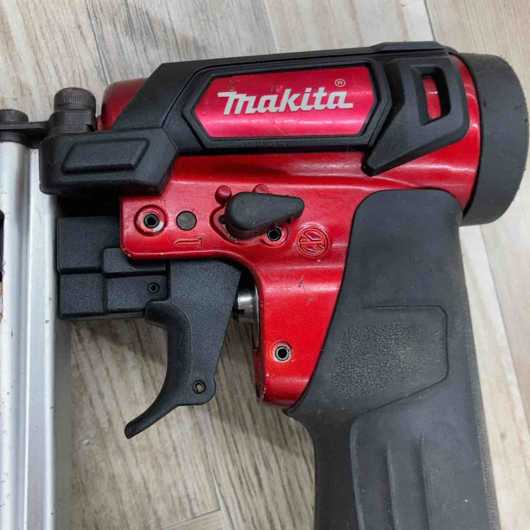 ★マキタ(makita) 高圧エアタッカ AT425HB【八潮店】