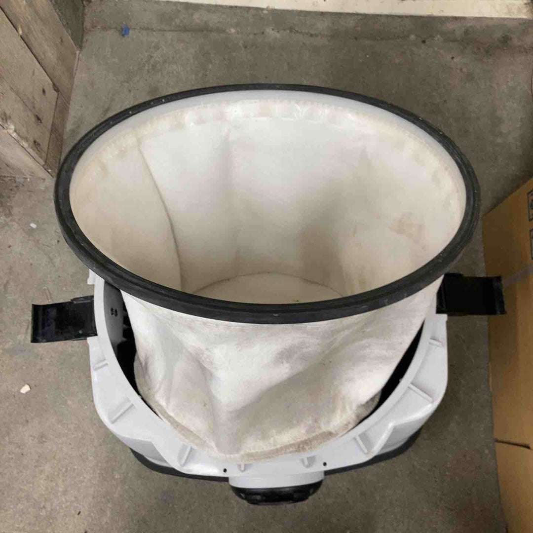 【中古品】マキタ makita 集じん機 乾湿両用 25L 438 ホースあり 先端ノズル等なし【八潮店】