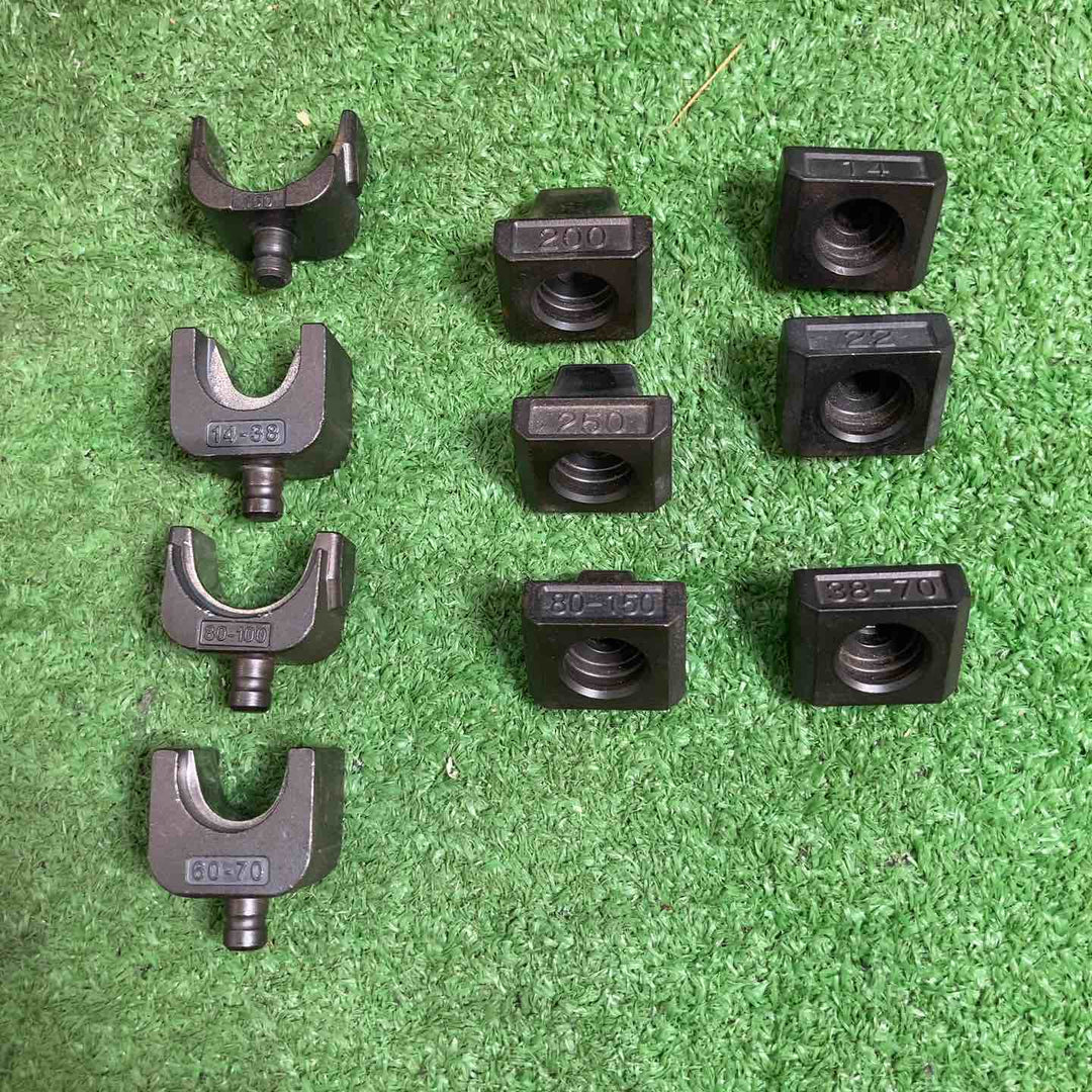 【中古品】★マキタ(makita) コードレス圧着機 TC300DRG ※片方のスライドピンの抜き差しが固いです【岩槻店】