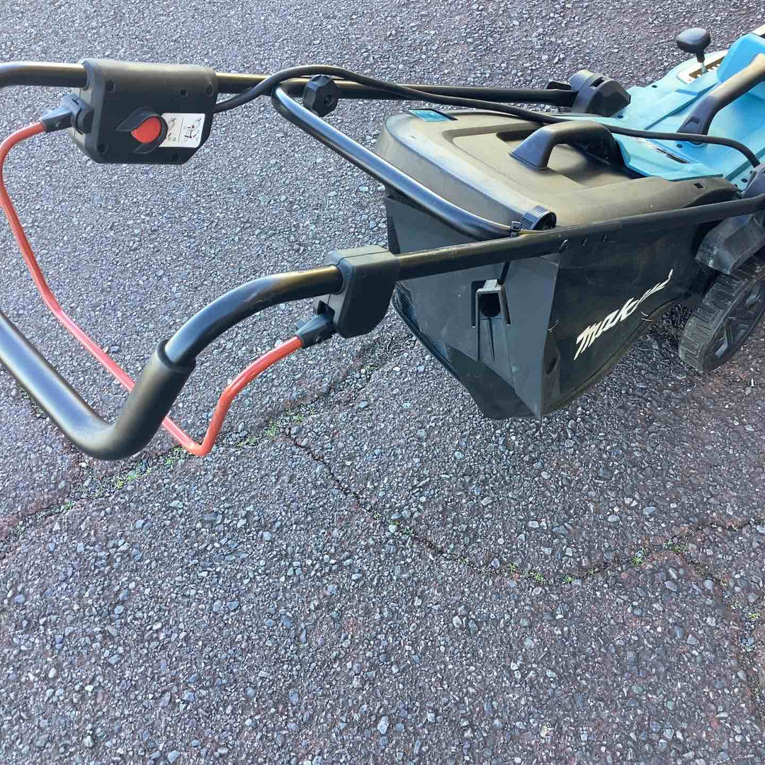 【店頭受取り限定】マキタ(Makita) 330ミリ充電式芝刈機 18V バッテリ、充電器別売 MLM330DZ 青【越谷店】