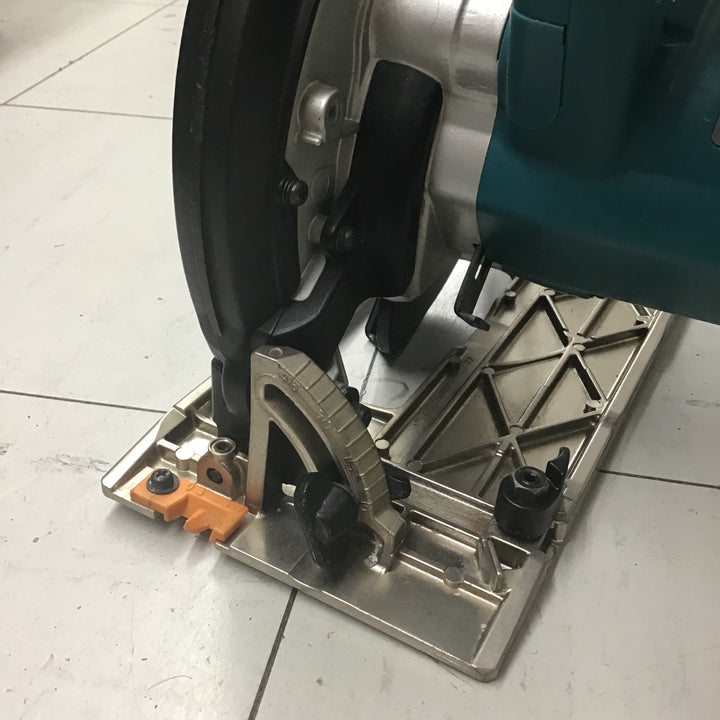 【現状品】 マキタ/makita 電子マルノコ 5838CBA 【鴻巣店】