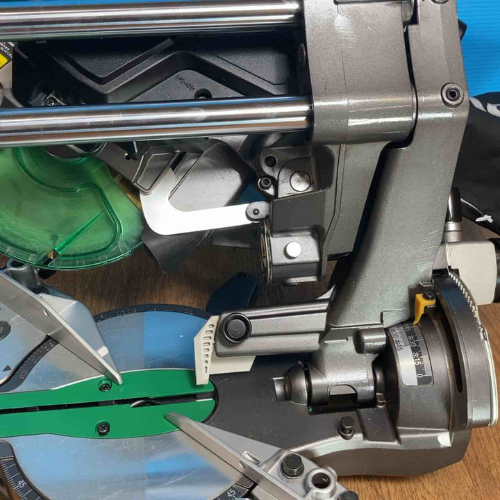 【美品】★ハイコーキ(HIKOKI ※旧:日立工機) コードレス卓上スライド丸のこ C3607DRA(NN)2021年7月製【岩槻店】