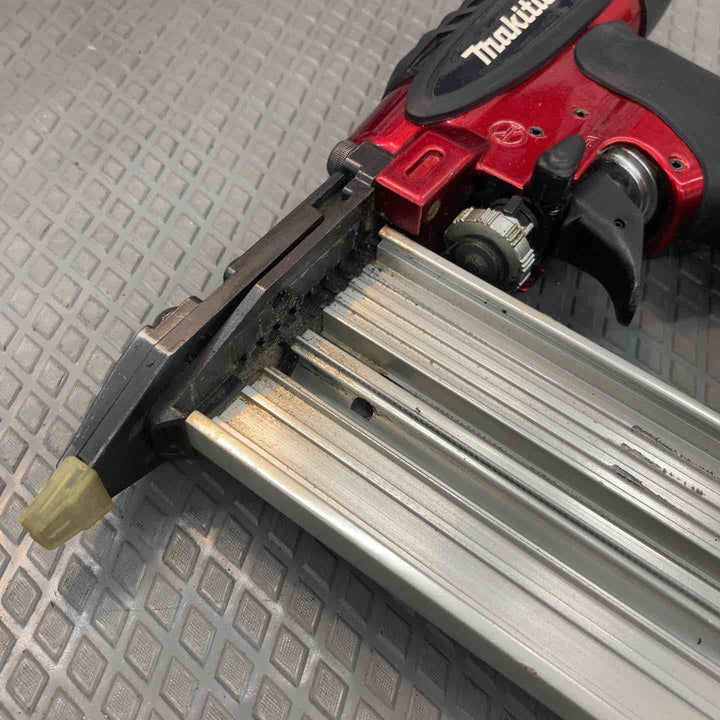 【中古品】マキタ(makita) 高圧フィニッシュネイラ AF551H【所沢店】