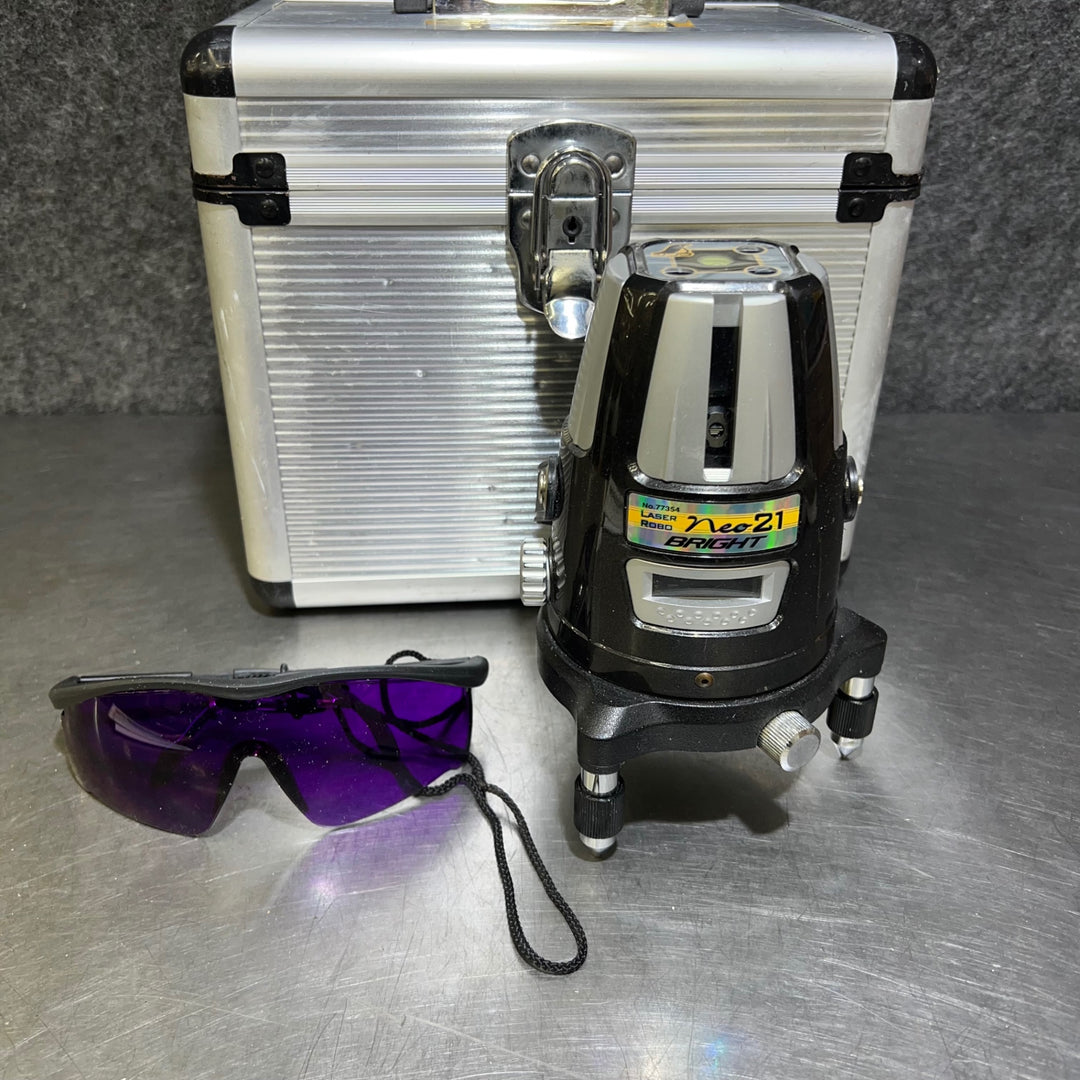 〇シンワ測定 レーザー墨出し器 Neo21 BRIGHT No.77354 縦・横・地墨 レーザーロボ ネオ ブライト【桶川店】
