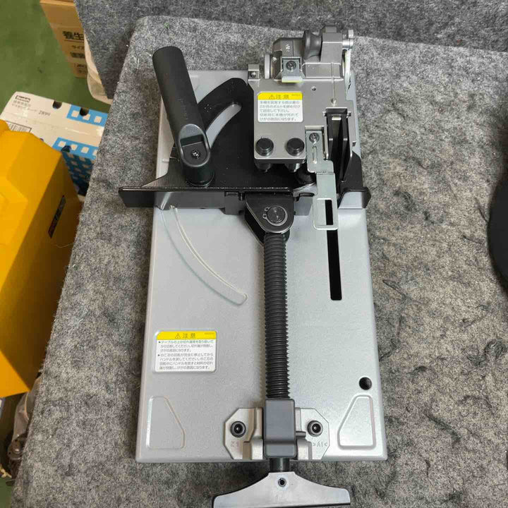 マキタ(makita) 150mmコードレスチップソーカッタ CS004GZ(バイススタンドセット品) 2.5Ahバッテリー付き【桶川店】