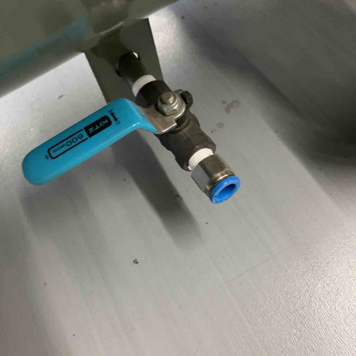 【動作未確認 店頭受取り限定】日立産機三相【400V】7.5馬力5.5OP-9.5GB5 50Hz電源を繋げる線とスイッチ、メーター欠品②【戸田店】