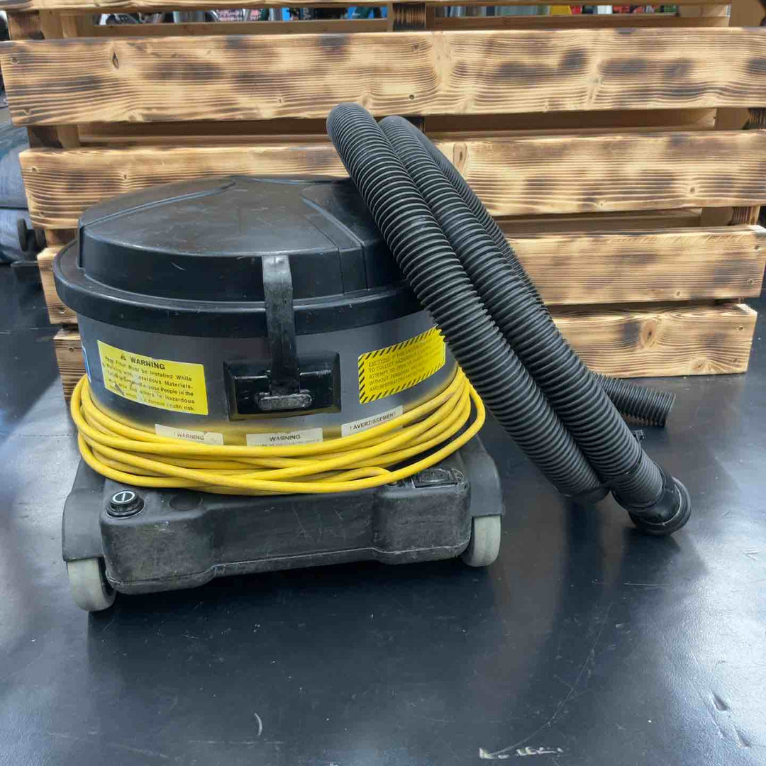 【中古品】 NILFISK ニルフィスク 業務用掃除機 GD930-Ｈ 【藤沢店】