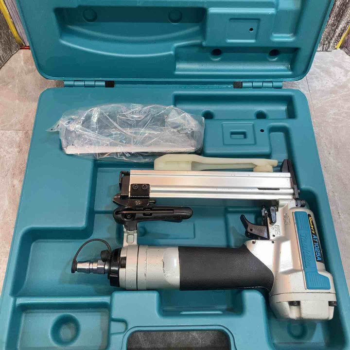 ◇マキタ(makita) 常圧エアタッカ 10mm AT1025AK【八潮店】