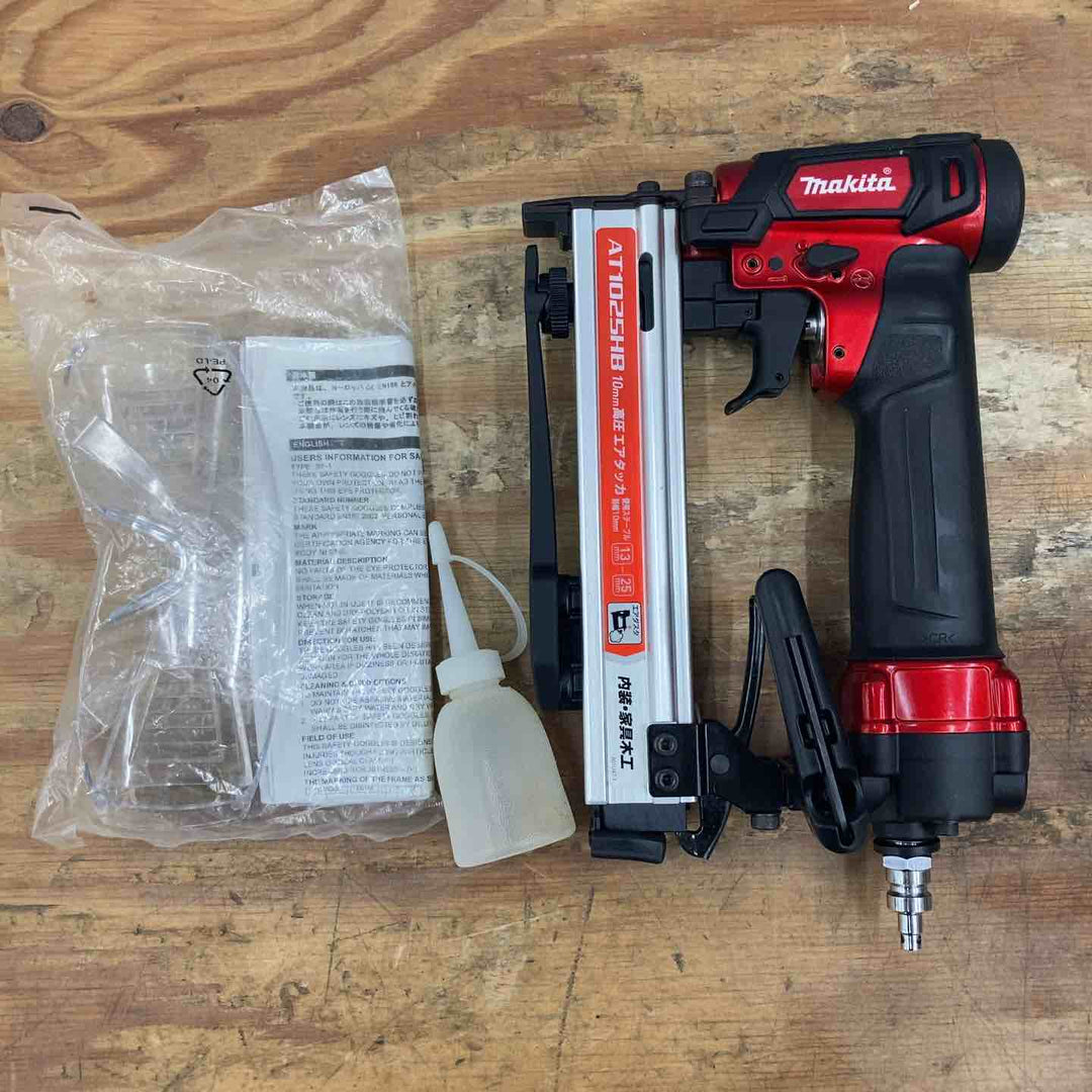 〇マキタ(makita) 高圧エアタッカ エアダスタ付 10mm 赤 AT1025HB【柏店】
