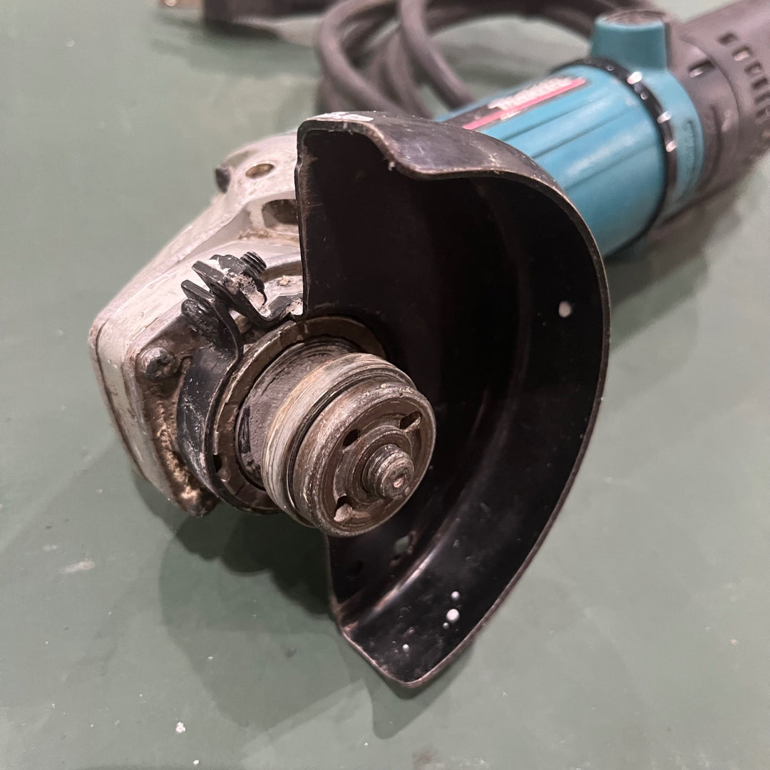 ☆マキタ(makita) 100mmディスクグラインダ 9533B【川口店】