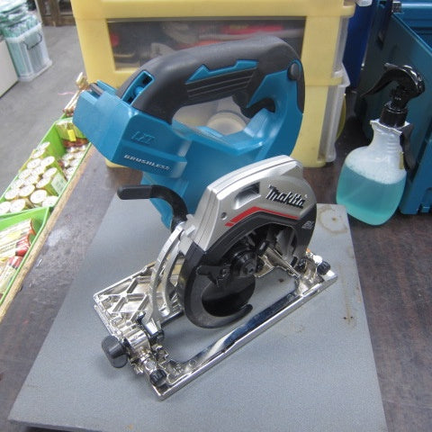 マキタ(makita) 14.4V専用コードレス丸のこ モデル：HS472D 3.0Ahバッテリー2個、充電器付 【川崎店】