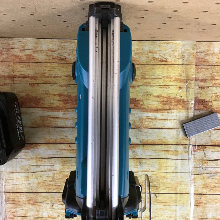 マキタ(makita) 14.4V 4mm J線 コードレスタッカ ST420DRF【川崎店】