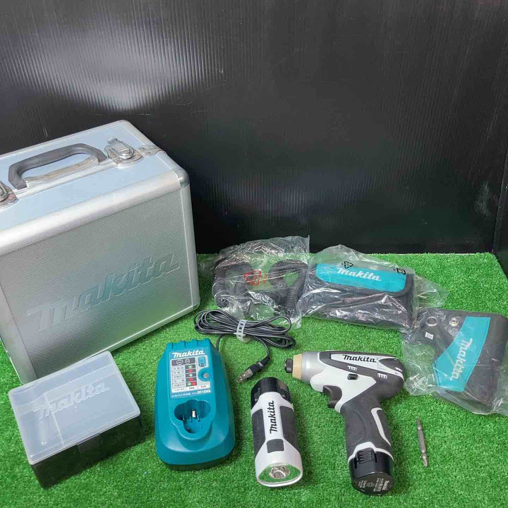 【美品】☆マキタ(makita) コードレスインパクトドライバ TD090DWXW インパクト・ライト・ビットセット【岩槻店】