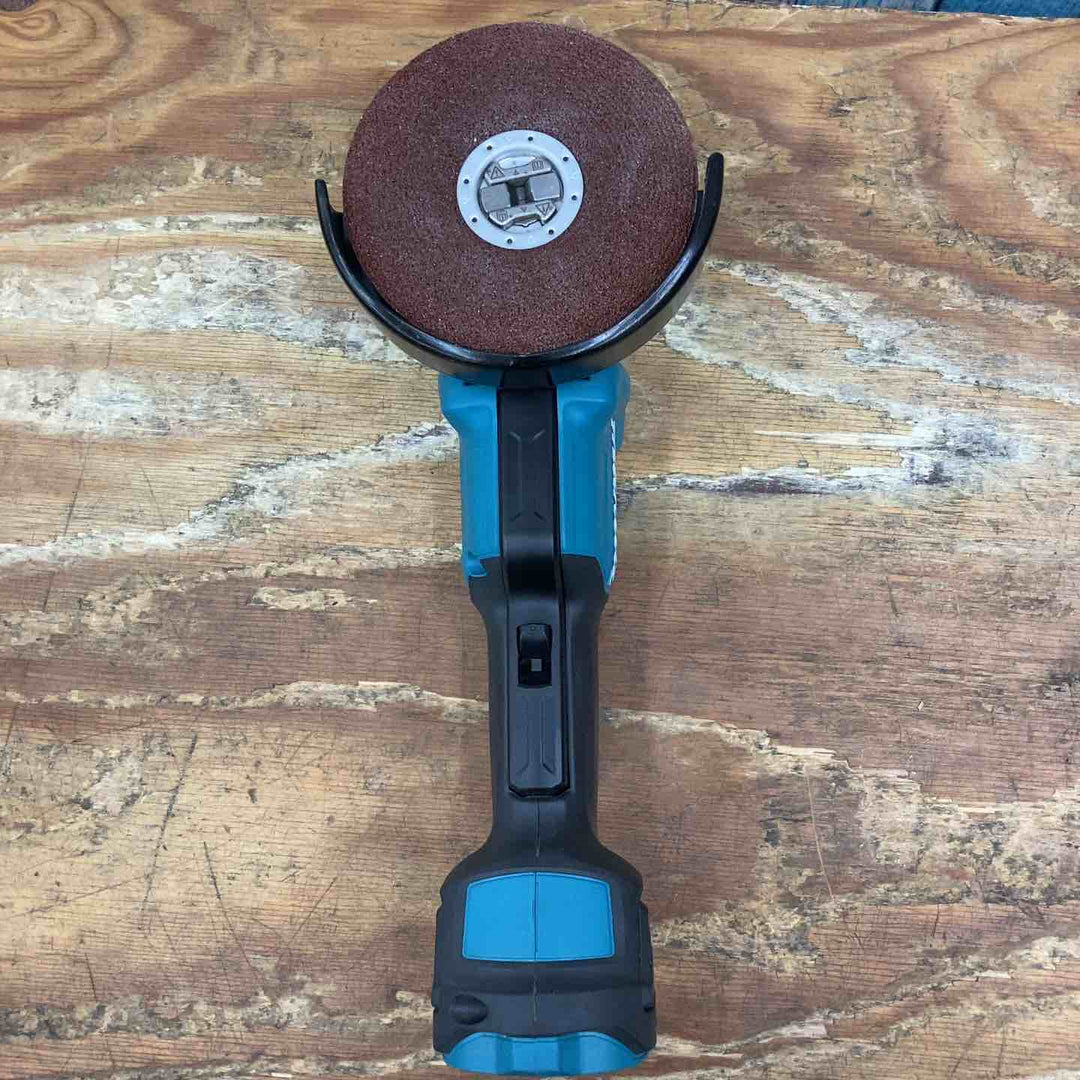 【美品】★マキタ(makita) 125mm コードレスディスクグラインダ GA520DZ 18V X-LOCK 本体のみ【柏店】
