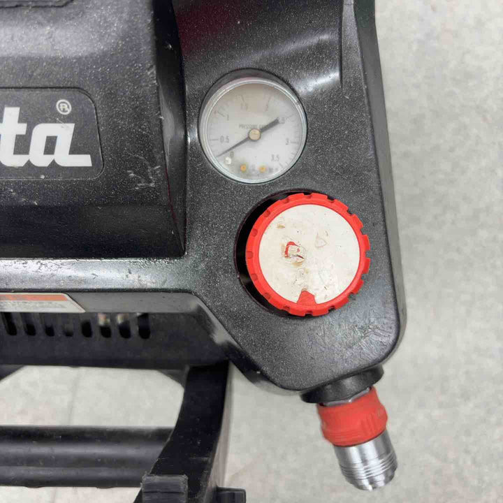 ★マキタ(makita) エアコンプレッサー AC461XLKB【八潮店】