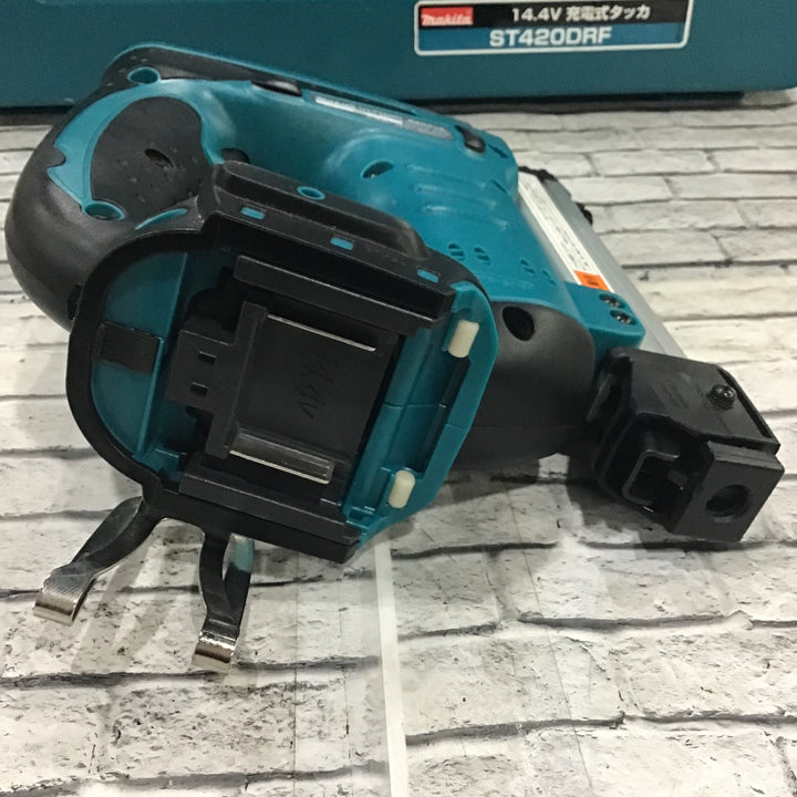 ☆マキタ(makita) 14.4V 4mm J線 コードレスタッカ ST420DRF【川口店】