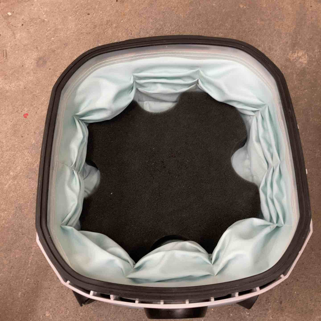 【中古品】マキタ makita 集じん機 乾式 VC0830 連動機能 本体のみ【八潮店】