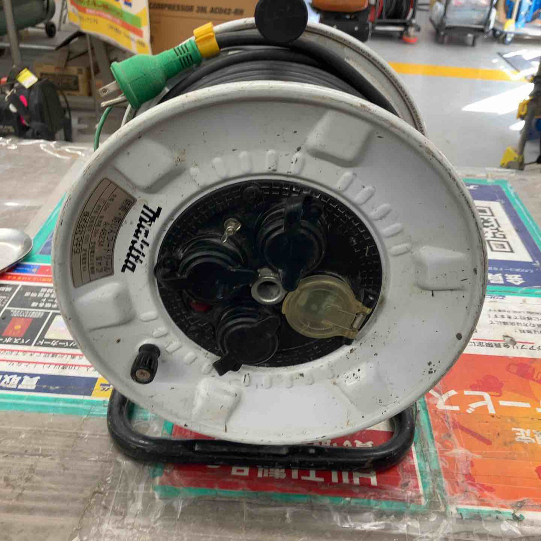 ◇マキタ(makita) 防雨・防じんコードリール A-48234 アース線にダメージ有【戸田店】