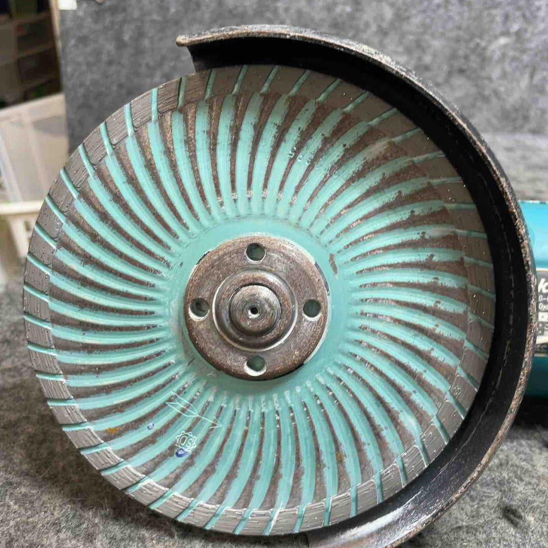 マキタ(makita) 150mm電子ディスクグラインダ GA6021C【桶川店】