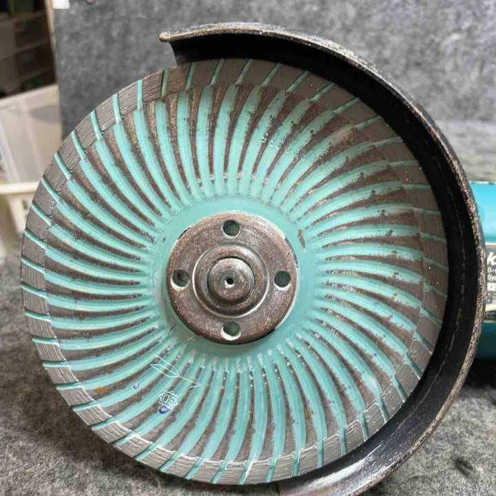 マキタ(makita) 150mm電子ディスクグラインダ GA6021C【桶川店】
