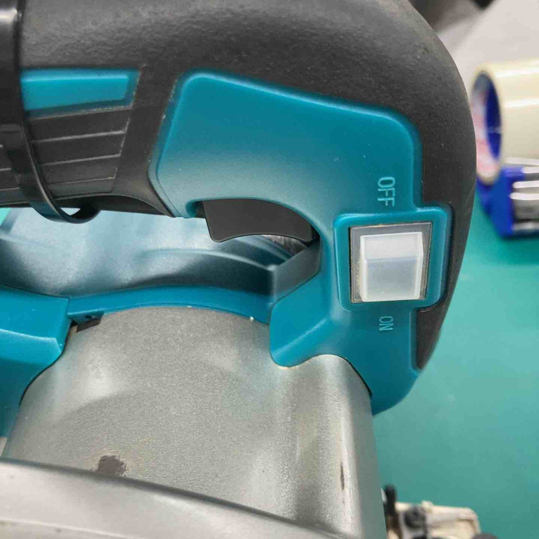 ★マキタ(makita) 電気マルノコ HS6301　ブレーキの効き弱め　本体のみ【戸田店】