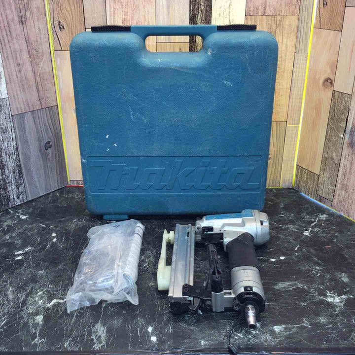 ★マキタ(makita) 常圧エアタッカ AT425AK【八潮店】