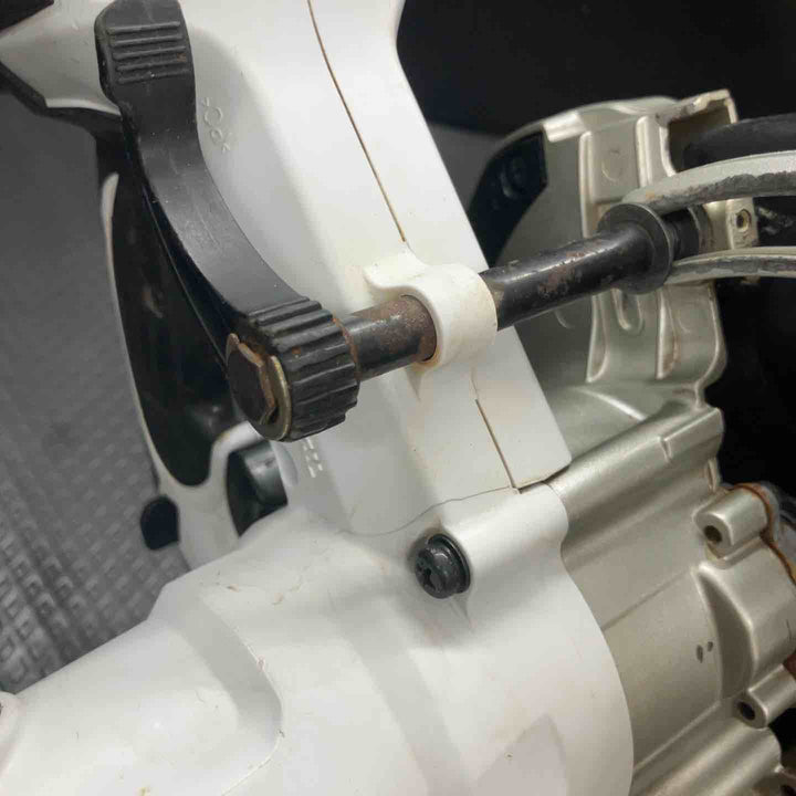 【現状品】★マキタ(makita) コードレス丸のこ HS630DZW 本体割れアリ。停止時急に止まる【鴻巣店】