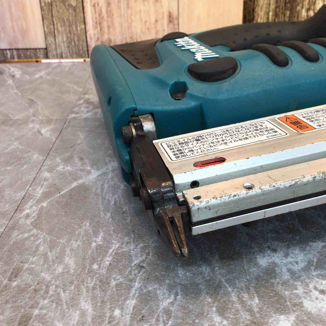 ◇マキタ(makita) コードレスピンタッカ PT351DZK【八潮店】