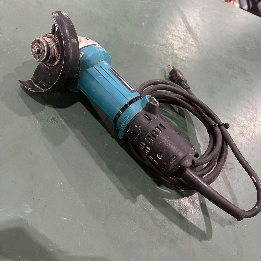 ☆マキタ(makita) 100mmディスクグラインダ 9533B【川口店】