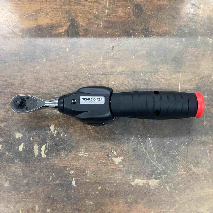 ▼京都機械工具 ＫＴＣ ６．３ＳＱ 充電式 デジタルトルクレンチ デジラチェ トルク範囲２－３０Ｎｍ ケース（大）付 GEKR030-R2A-L【戸田店】