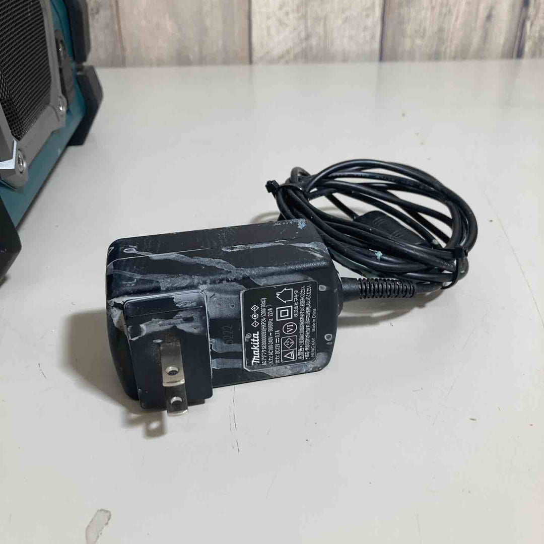 ◇マキタ(makita) 10.8-40Vコードレスラジオ MR001GZ ACアダプタ付き(アダプタ汚れ大)【戸田店】