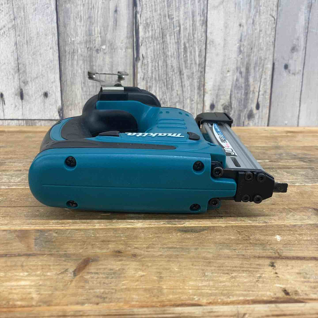 【中古品】 マキタ(makita) 14.4V コードレスタッカ ST420DZK 【東大和店】