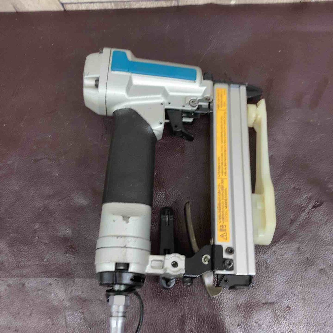 【中古品】 マキタ(makita) 常圧エアタッカ  AT425A 【東大和店】