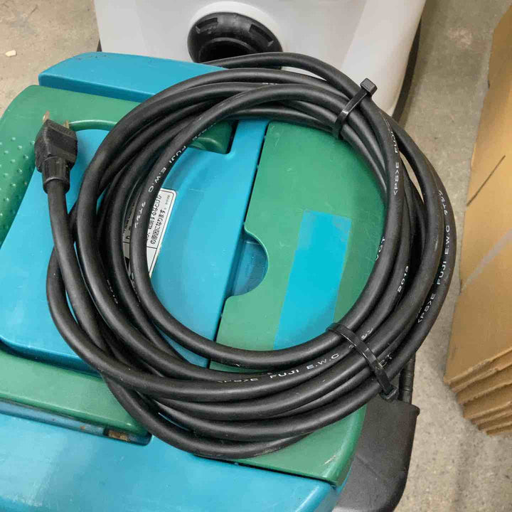 【中古品】マキタ makita 集じん機 乾湿両用 25L 438 ホースあり 先端ノズル等なし【八潮店】