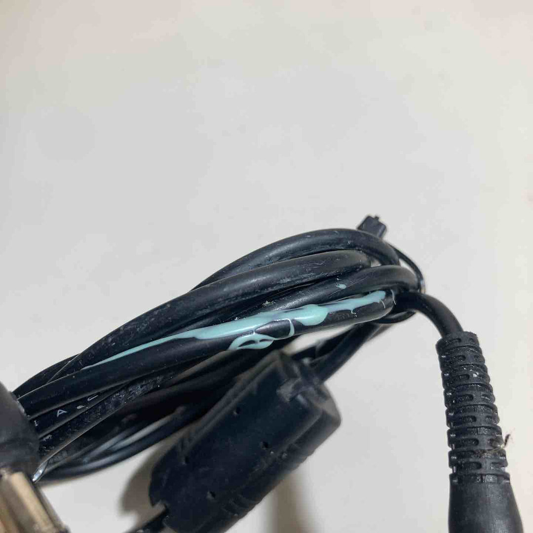 ◇マキタ(makita) 10.8-40Vコードレスラジオ MR001GZ ACアダプタ付き(アダプタ汚れ大)【戸田店】
