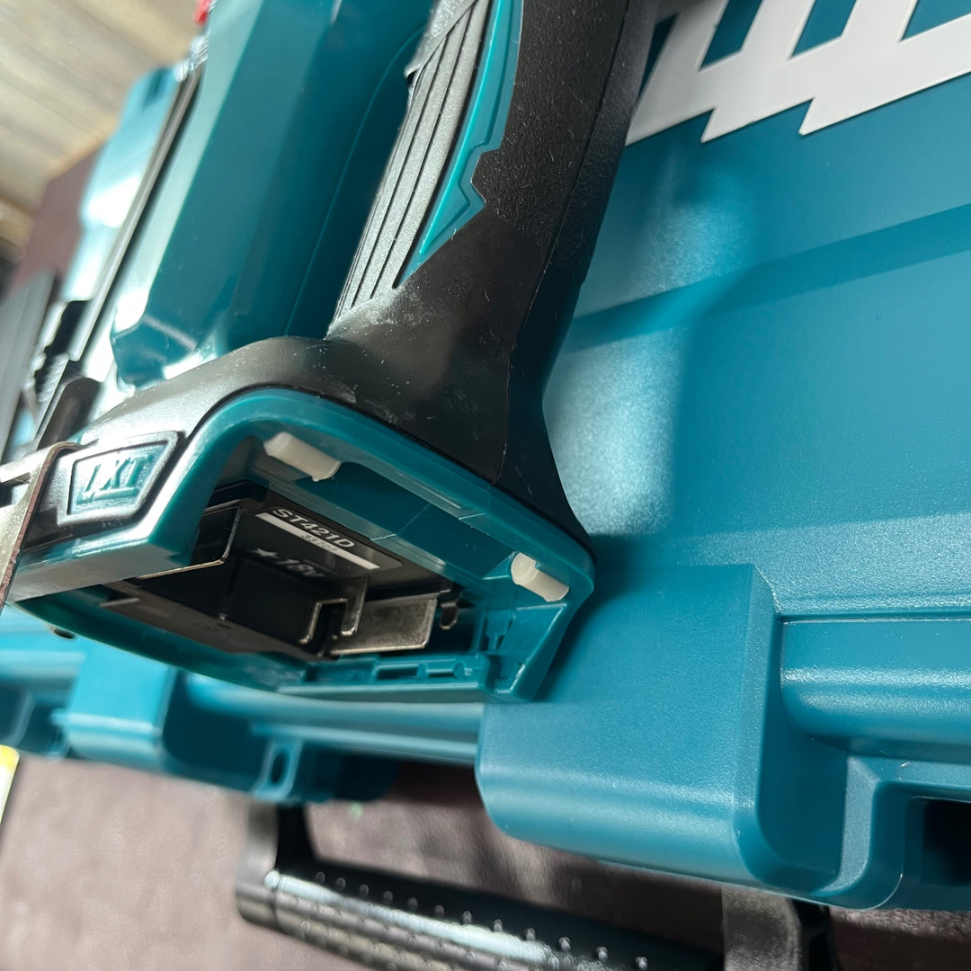 【中古品】★マキタ(makita) コードレスタッカー ST421DZK【東大和店】