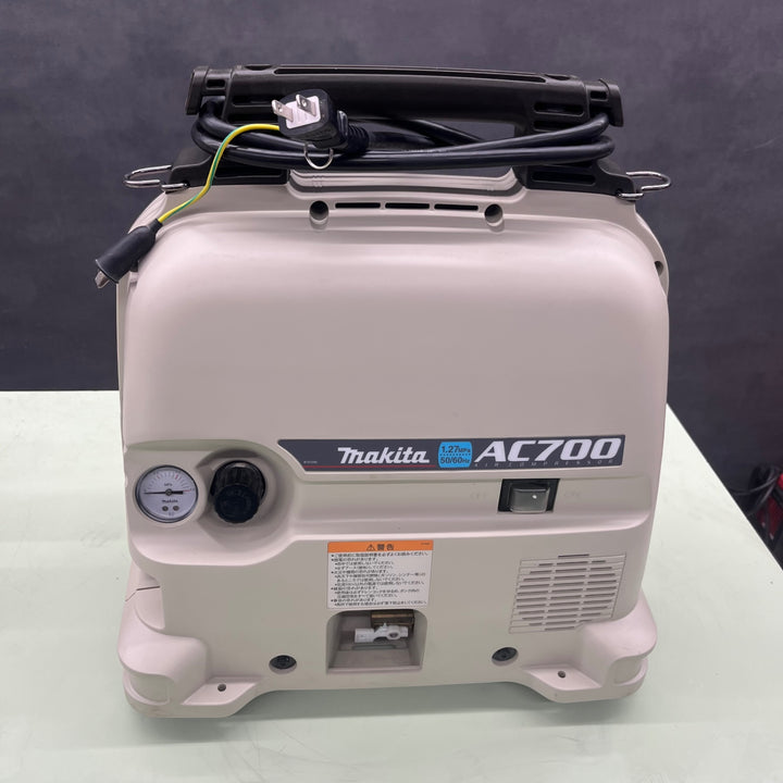 ★マキタ(makita) エアコンプレッサー AC700【越谷店】
