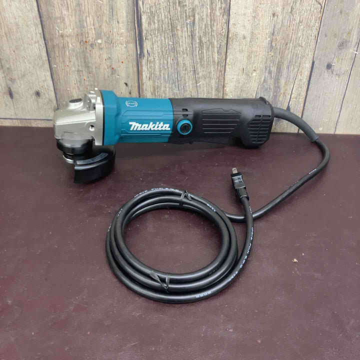 【未使用(店頭展示品)】 マキタ(makita) 100mmディスクグラインダ GA4060 【東大和店】