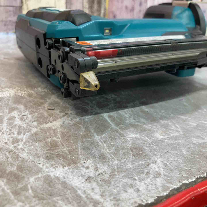 ★マキタ(makita) コードレスピンネイラ PT353DZK【八潮店】