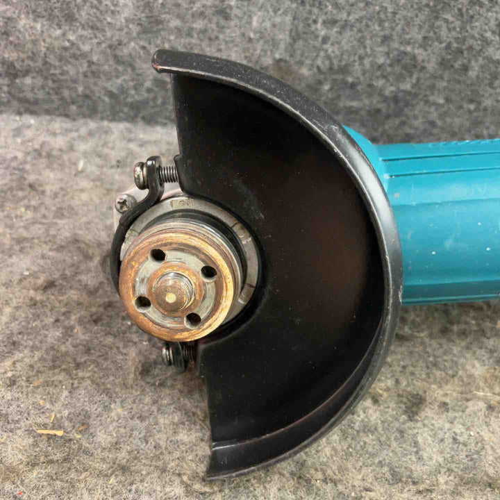 ☆マキタ(makita) 100mmディスクグラインダ 9533B【鴻巣店】