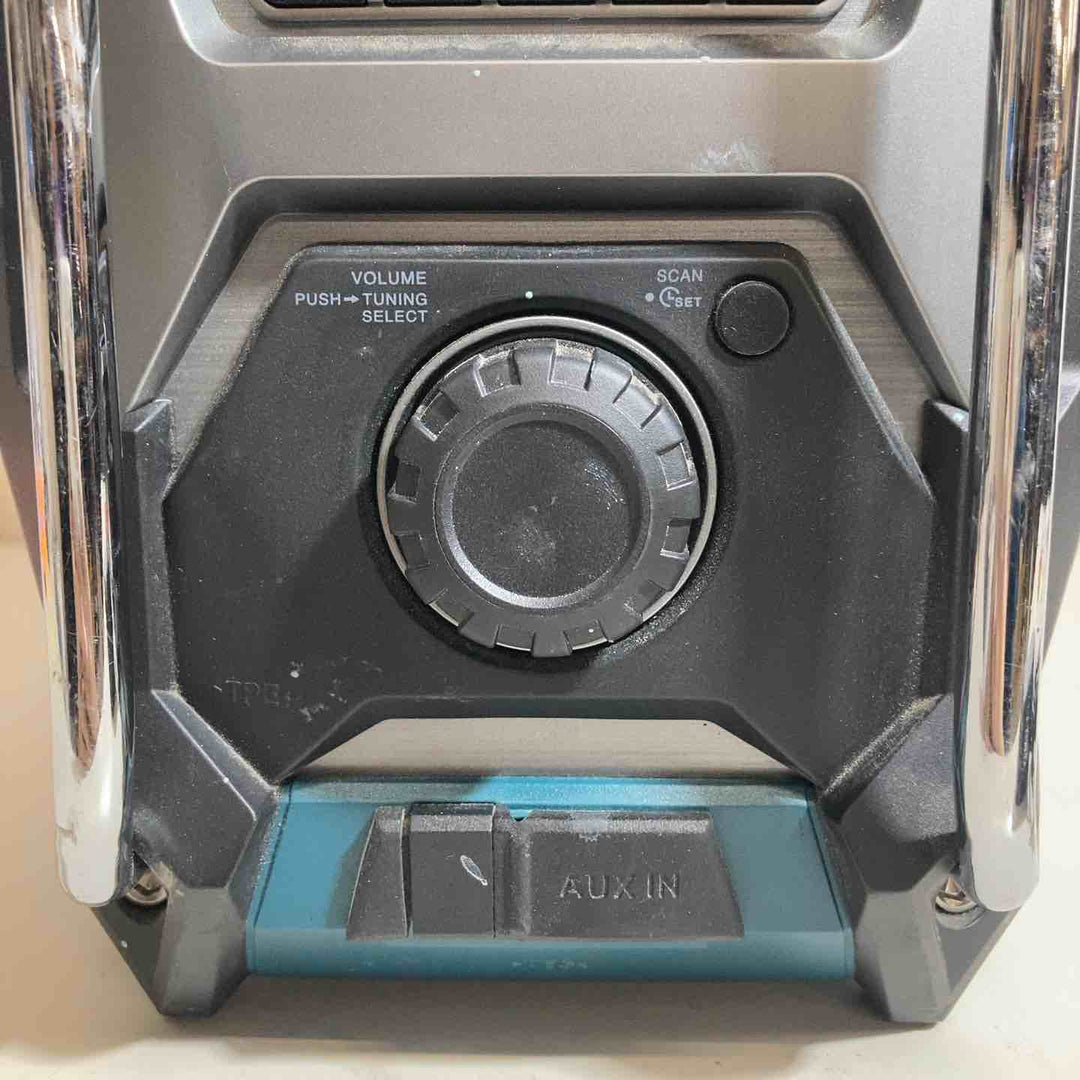 ◇マキタ(makita) 10.8-40Vコードレスラジオ MR001GZ ACアダプタ付き(アダプタ汚れ大)【戸田店】