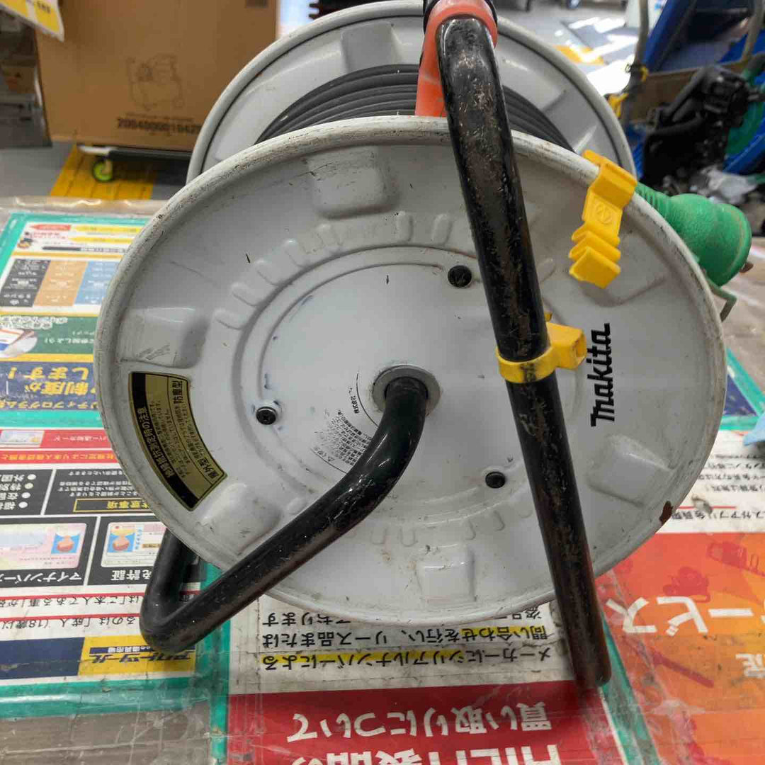 ◇マキタ(makita) 防雨・防じんコードリール A-48234 アース線にダメージ有【戸田店】
