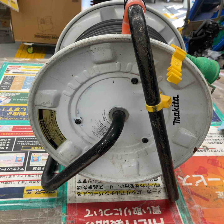 ◇マキタ(makita) 防雨・防じんコードリール A-48234 アース線にダメージ有【戸田店】