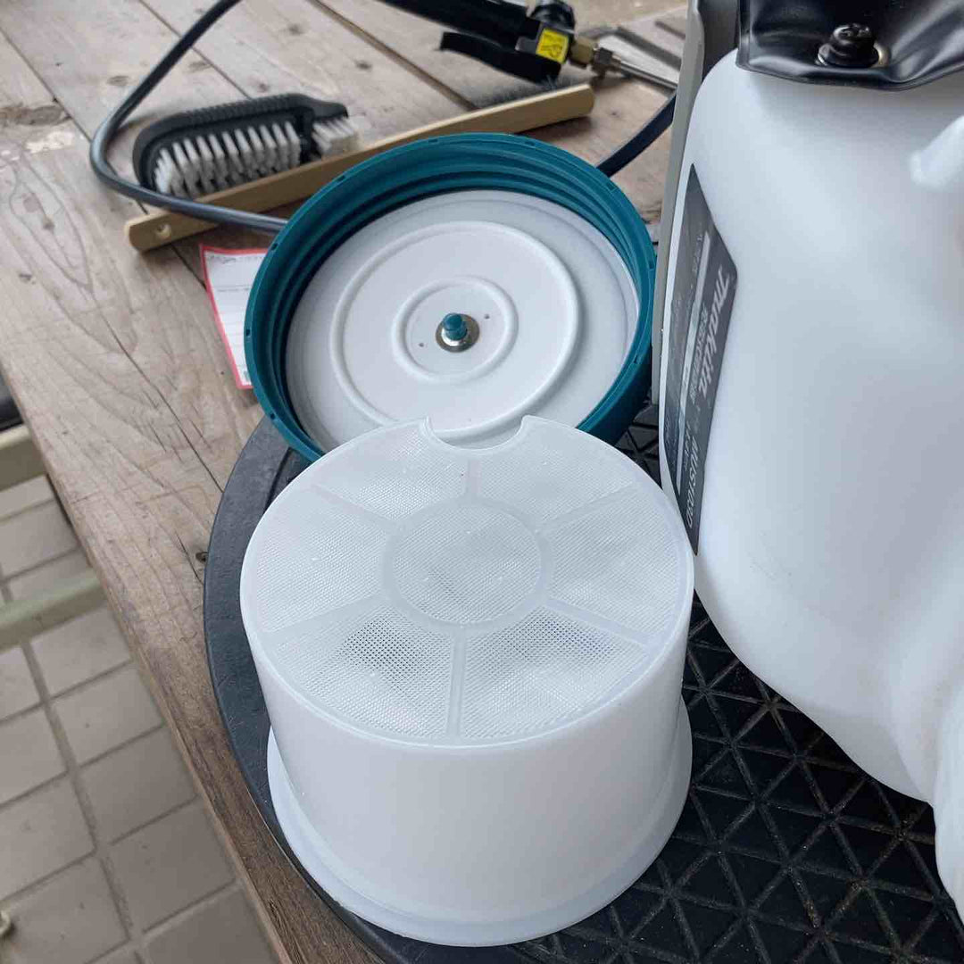マキタ(makita) 【本体のみ】14.4Vコードレス噴霧器 モデル：MUS103DZ 【川崎店】