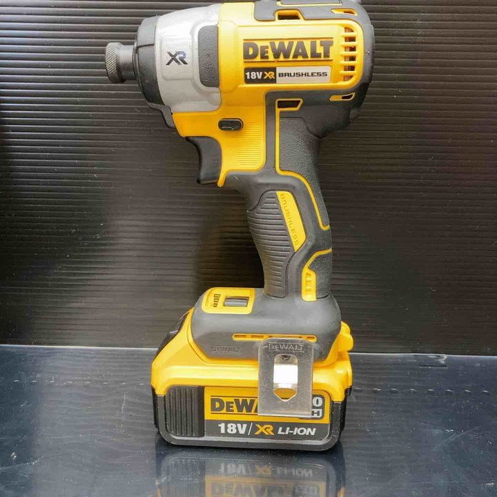 DEWALT 充電式インパクトドライバ DCF887 バッテリー1個、充電器、ケース付【川越店】