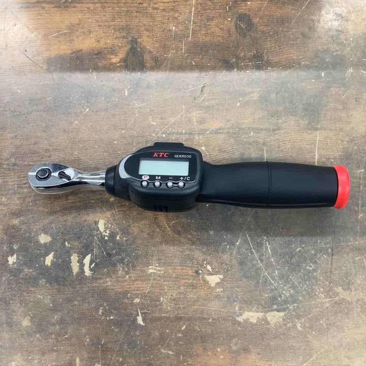 ▼京都機械工具 ＫＴＣ ６．３ＳＱ 充電式 デジタルトルクレンチ デジラチェ トルク範囲２－３０Ｎｍ ケース（大）付 GEKR030-R2A-L【戸田店】