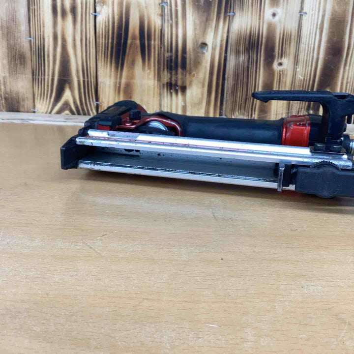 ◇マキタ(makita) 高圧エアタッカ エアダスタ付 10mm 赤 AT1025HB【越谷店】